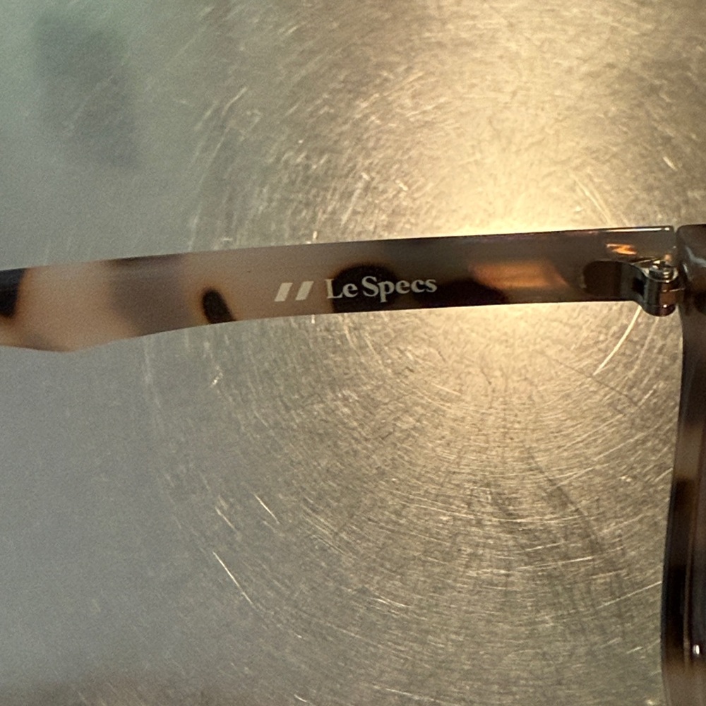 Le Specs Unfaithful Tortoiseshell Cat Eye Sunglasses - Brown Gradient Lenses - Picture 4 of 6